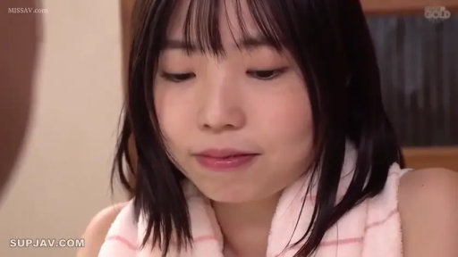 室内 · 低头 · 脸部特写 · 浴巾 · 平淡 · 亚洲女性 · 静态