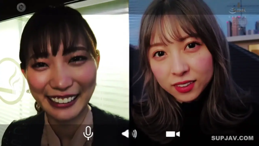 Indoor · Sitting Posture · Close-up of the face · Smile · Business attire · 分屏 · 视频通话