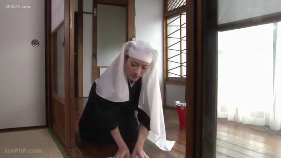 专注 · Role-playing · Japanese-style room · Kneeling posture · 水桶 · 擦地板 · 尼姑装