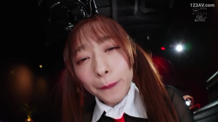 室内 · 俯身 · 巨乳 · 迷离 · 特写 · 诱惑 · 领带 · 开胸制服