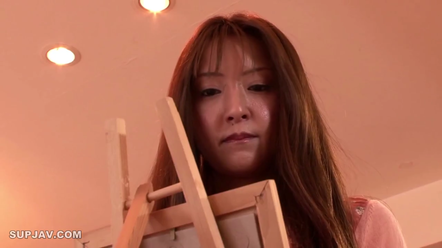 室内 · 群交 · 兴奋 · 白色蕾丝内衣 · 多人场景 · 平躺姿势 · 紫色垫子