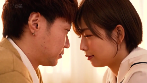 毛衣 · 教室 · 情感交流 · 深情 · 校园 · 課桌椅 · 牵手 · 側身中景