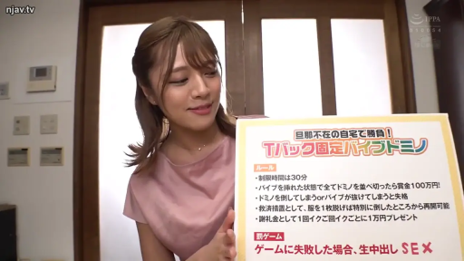 Indoor · Stand · Medium shot · Smile · 展示看板 · Everyday clothing · 告示牌