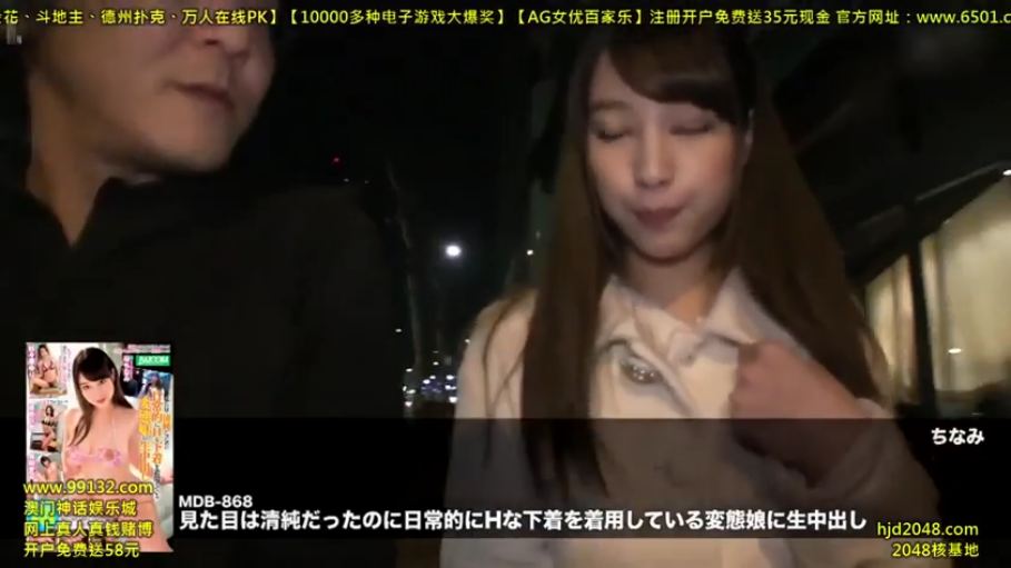 坐姿 · 专注 · 卧室 · 按摩 · 精油瓶 · 灯光 · 人物全景 · 亮片吊带内衣