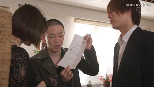 室内 · 严肃 · 站立 · 中景 · 剧情 · 交流 · 黑色蕾丝裙 · 纸张