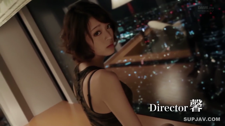 忧郁 · 回眸 · 酒店房间 · 凝视 · 夜景 · 黑色背心 · 落地窗 · 肩部