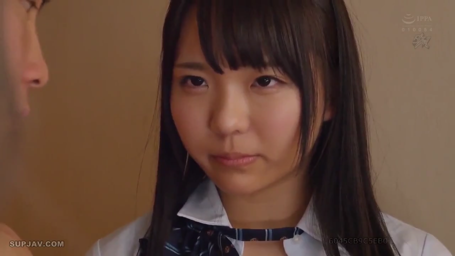 室內 · 嚴肅 · 面部 · 站立 · 凝视 · 学生装 · JK