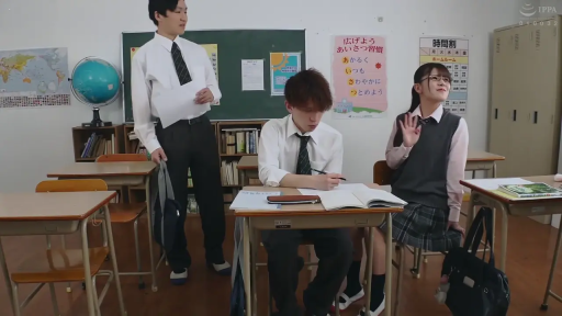 办公室 · 办公桌 · 高跟鞋 · 丝袜控 · 侧脸 · 抬腿 · 腿部特写 · 被搬弄双腿