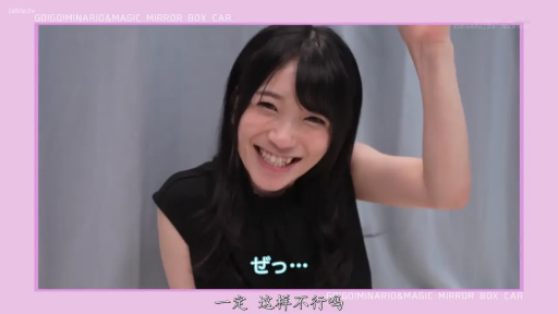 室內 · 脸部 · 字幕 · 站姿 · 微笑 · 黑色上衣 · 采访 · 素人访谈