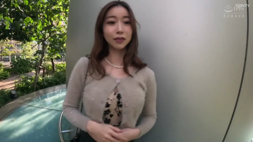 全身 · 卧室 · 马赛克 · 枕头 · 粉色蕾丝内衣 · 皱眉 · 张腿坐姿 · 抚摸阴部