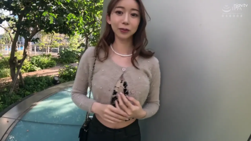 室内 · 脸部 · 马赛克 · 微笑 · 台灯 · 侧卧 · 灰色挂脖上衣 · 抚摸男根