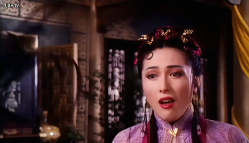 站姿 · 面部特寫 · 惊讶 · 说话 · 亚洲女性 · 金色发饰 · 紫色古装 · 古风室内