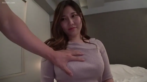 坐姿 · 揉乳 · 卧室 · 胸部特写 · 巨乳 · 注视 · 粉色针织衫