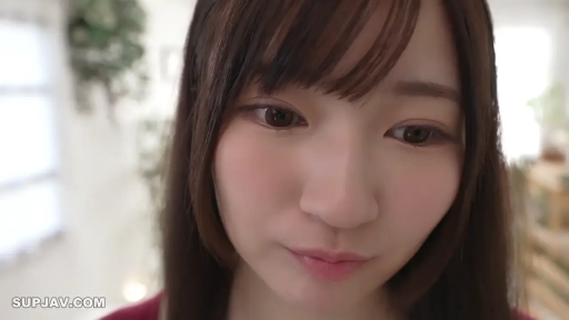 室内 · 顔のクローズアップ · 注視 · 长发 · 平静表情 · 深红色上衣 · 俯视俯拍