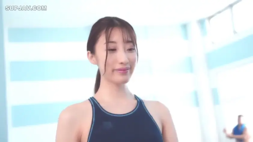 站立 · 微笑 · 半身 · 凝视 · 长发 · 室内泳池 · 连体泳衣