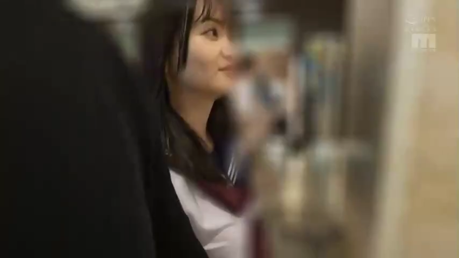 室内 · 站立 · 微笑 · 面部特写 · 注视 · JK制服 · 学生