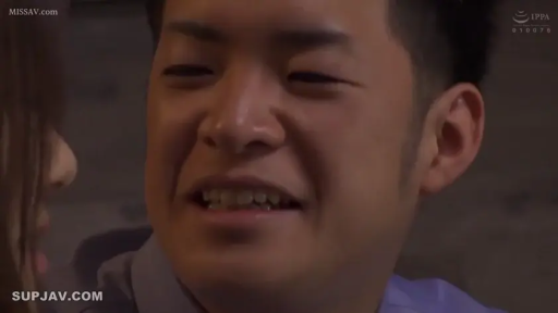 室内 · 面部特写 · 衬衫 · 交流 · 狰狞 · 近身