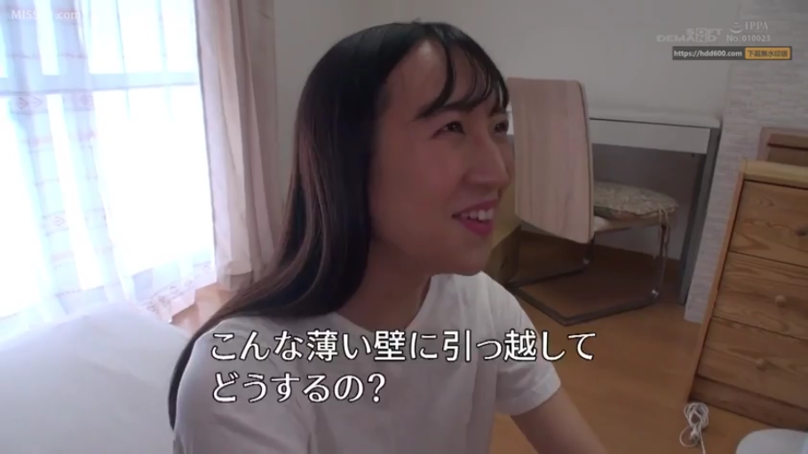 坐姿 · 严肃 · 文件夹 · 中景 · 职业制服 · 剧情内容 · 会议室 · 工作审阅