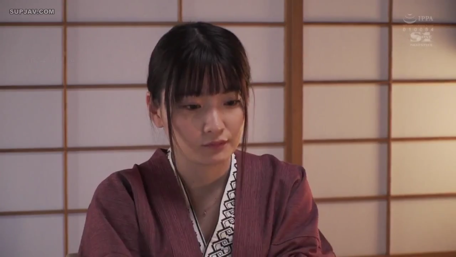 坐姿 · 和室 · 平静 · 半身 · 凝视 · 浴衣