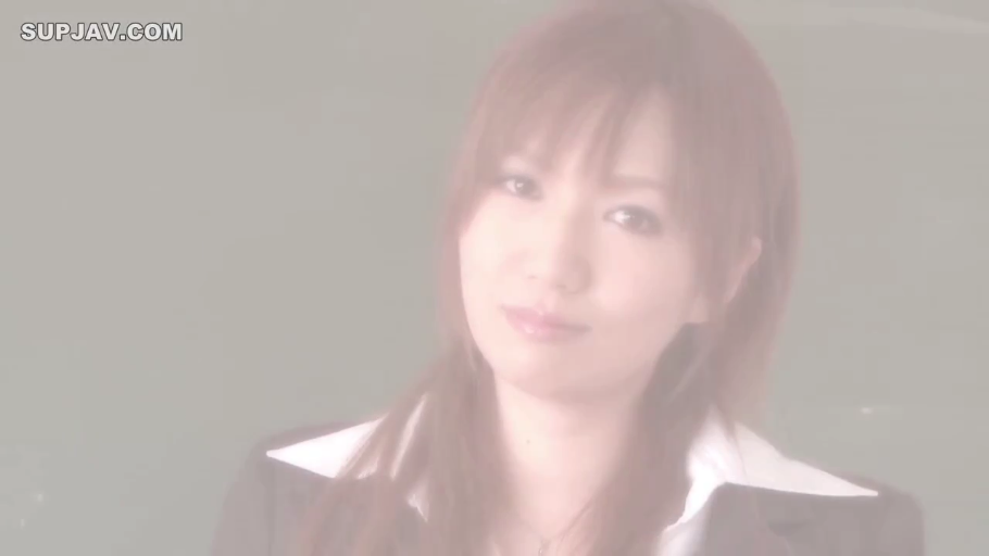 室内 · 校服 · 低头 · 脸部特写 · 羞涩 · 微笑 · 制服