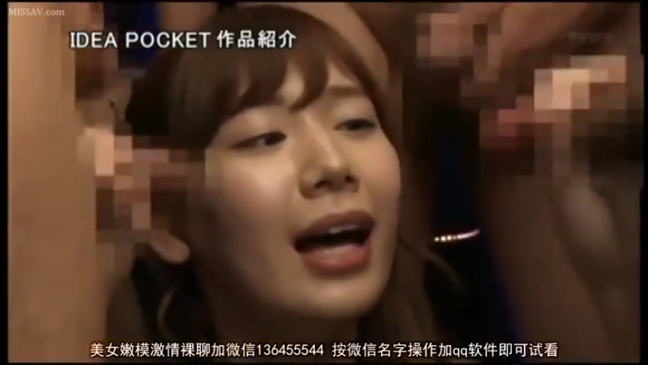 室内 · 脸部 · 裸体 · 仰头