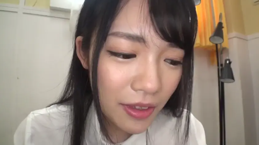 室内 · 脸部特写 · 自然 · 观察 · 衬衫 · POV · 俯视