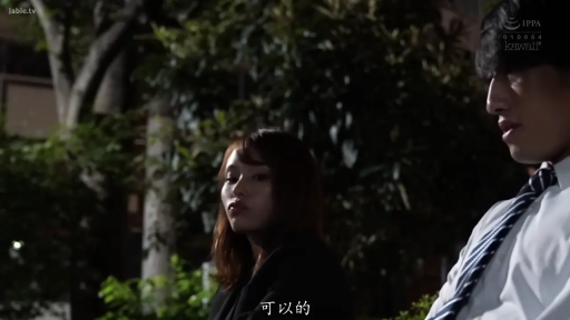 坐姿 · 嘟嘴 · 中景 · 领带 · 交流 · 公园 · 夜景