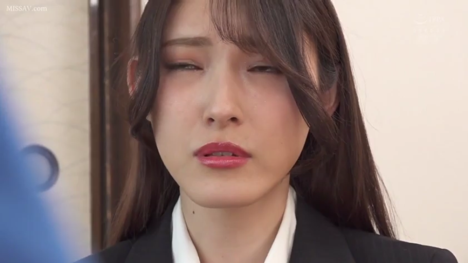 室内 · 脸部特写 · 职业装 · 长发 · 正面 · 阿嘿颜