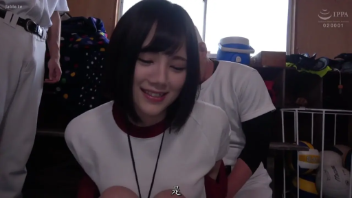 坐姿 · 面部特写 · 体操服 · 器材室