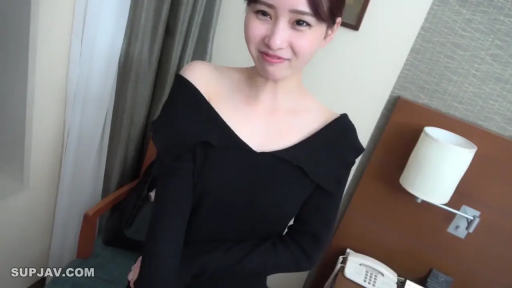 室内 · 面部 · 迷离 · 职业装 · 对视 · 长发 · 正面