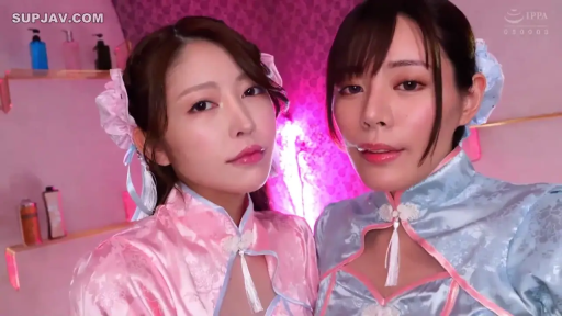 浴室 · 腿部 · 卧姿 · 凝视 · 诱惑 · 护肤品 · 双人 · 旗袍