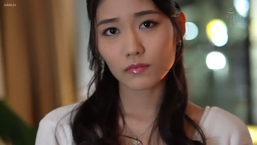 室内 · 赤い下着 · 站立 · ネックレス · 半身特写 · 凝視 · 夜景 · 冷淡