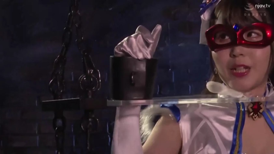 Stand · 暗室 · 近景 · 束缚板 · 惊讶 · 女英雄 · 被囚禁 · 女英雄制服