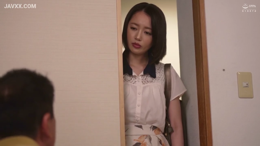全身 · 陶醉 · 电车系列 · 公交车 · 后入姿势 · 黑色项圈 · 电车性交 · 车载扶手