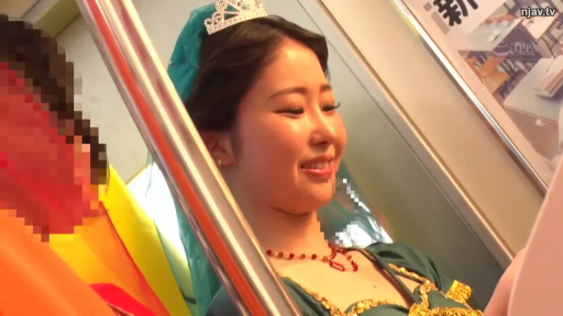 单人 · Pleasure · Smile · Half-body · 侧坐 · 电车 · 皇冠 · 异域装