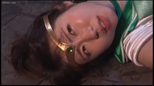 脸部特写 · 户外 · 躺姿 · 角色扮演服