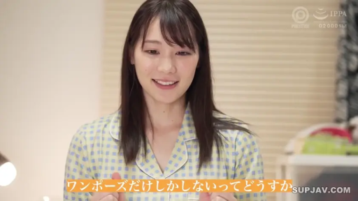 中景 · 沙发 · 自然 · 客厅 · 居家服 · 搂抱 · 情侣 · 亲热