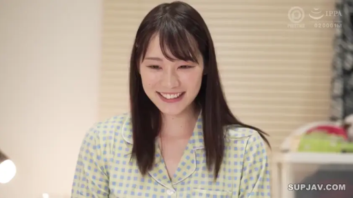 站立 · 平静 · 街拍 · 城市街道 · 对视镜头 · 面部与上半身 · 黑色外套内搭格纹衫
