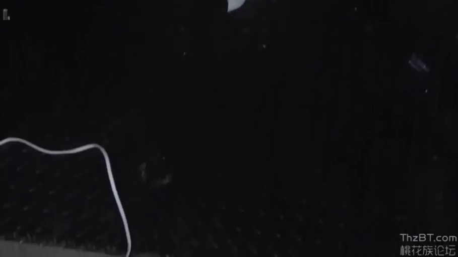 室内 · 昏暗 · 电线