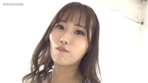 室内 · 脸部特写 · 格纹衫