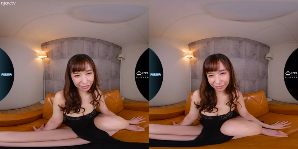 坐姿 · 全景 · 沙发 · 微笑 · 客厅 · 诱惑 · 黑色内衣 · VR视角