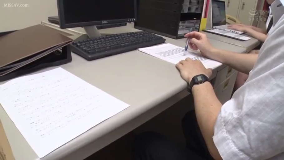 坐姿 · 办公室 · 电脑 · 手部 · 衬衫 · 办公 · 职场