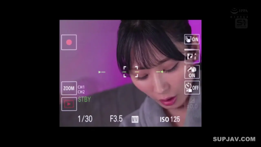 室内 · 俯身 · 脸部特写 · 口交 · 张嘴 · 灰色浴袍