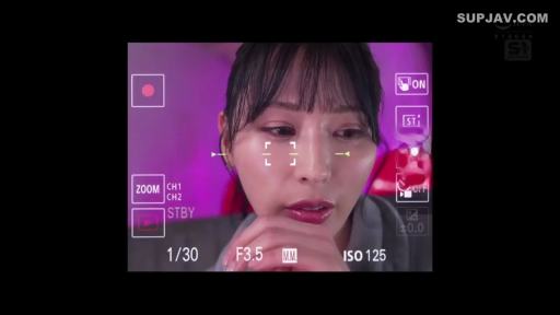 室内 · 深情 · 眼睛特写 · 灰色衣服
