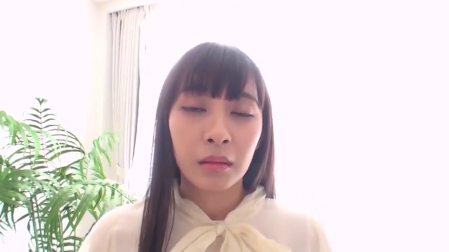 全裸 · 卧室 · 口交 · 跪姿 · 面部特写 · 多人 · 阴茎 · 阿黑颜