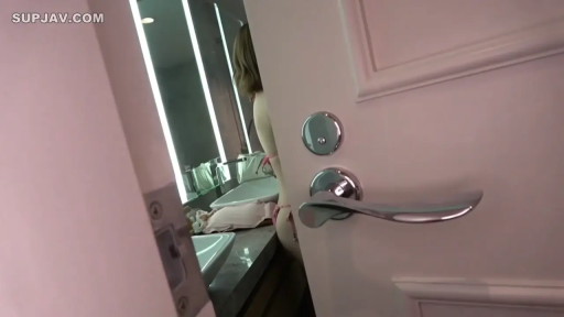 第一视角 · 浴室 · 站姿 · 内衣 · 门 · 偷窥 · 门把手