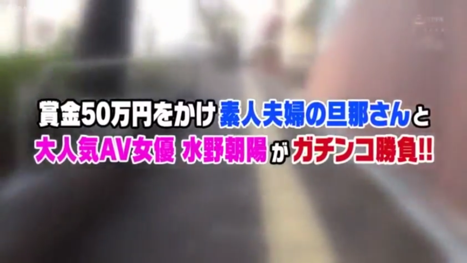 坐姿 · 全身 · 微笑 · 摄影棚 · 模特展示 · 粉色比基尼 · 凉鞋