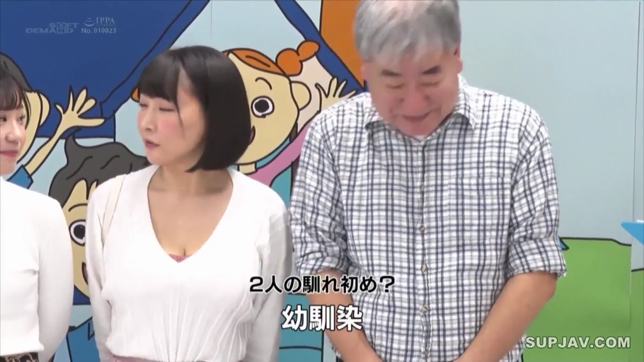 全裸 · 迷离 · 仰卧 · 床上 · 凝视 · 露点 · 床单 · 脸部与胸部特写