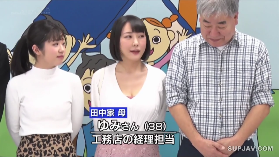 室内 · 全裸 · 性行为 · 后入式 · 靠枕 · 开怀大笑 · 侧面中景 · 侧身拍摄