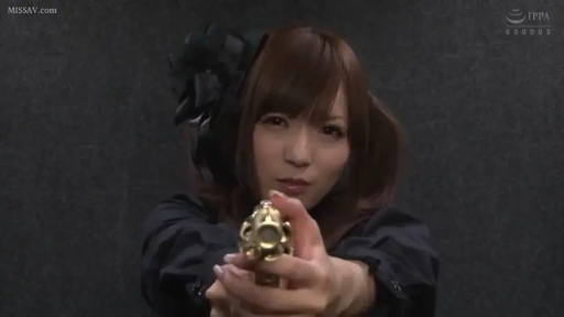 角色扮演 · 冷酷 · 影棚 · 黑色制服 · 持枪 · 武器特写 · 瞄准姿势 · 金色左轮